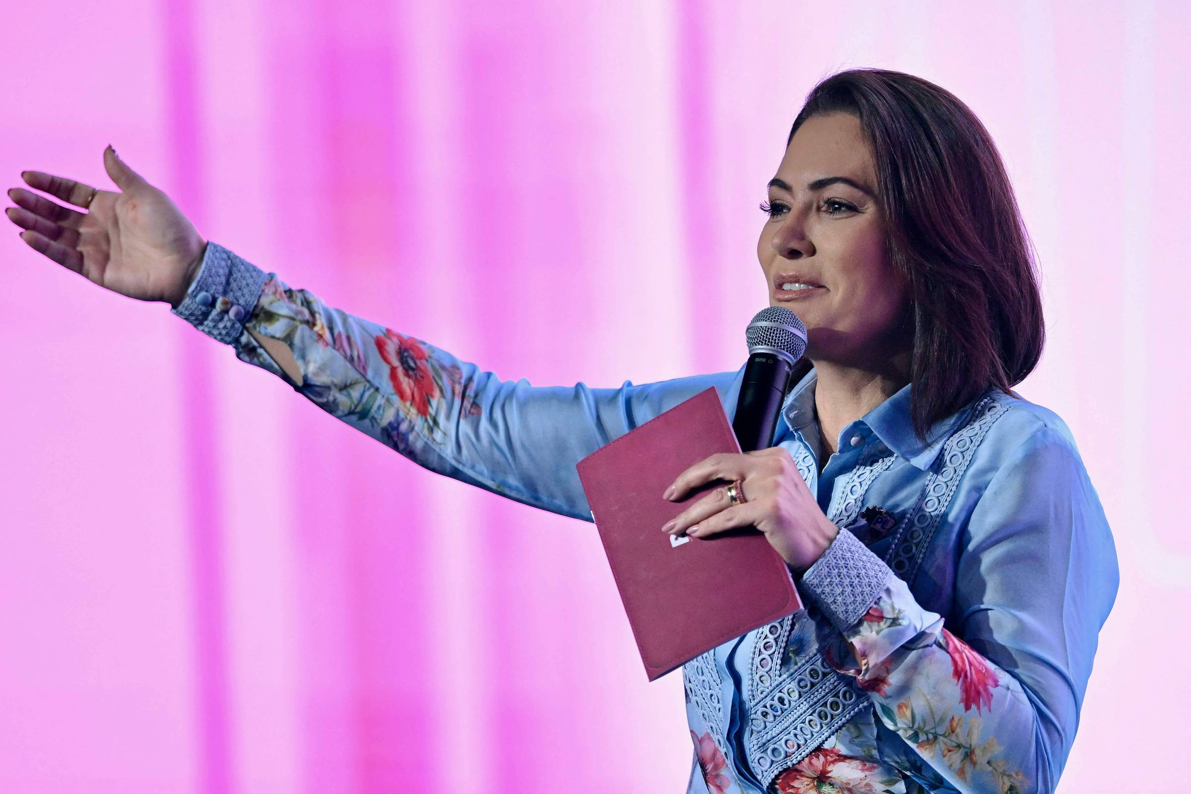 Justiça determina a remoção de post que ofende Michelle Bolsonaro nas redes sociais