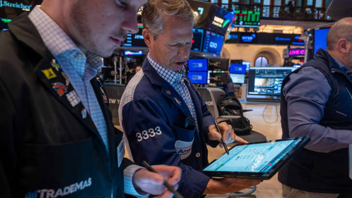 Mercado financeiro: principais destaques de lucros e perdas nesta sexta-feira