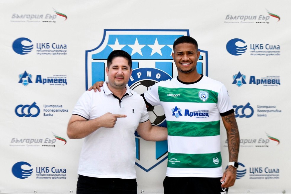 América-MG avança em negociações por atacantes Breno Teixeira e Arthur Sousa
