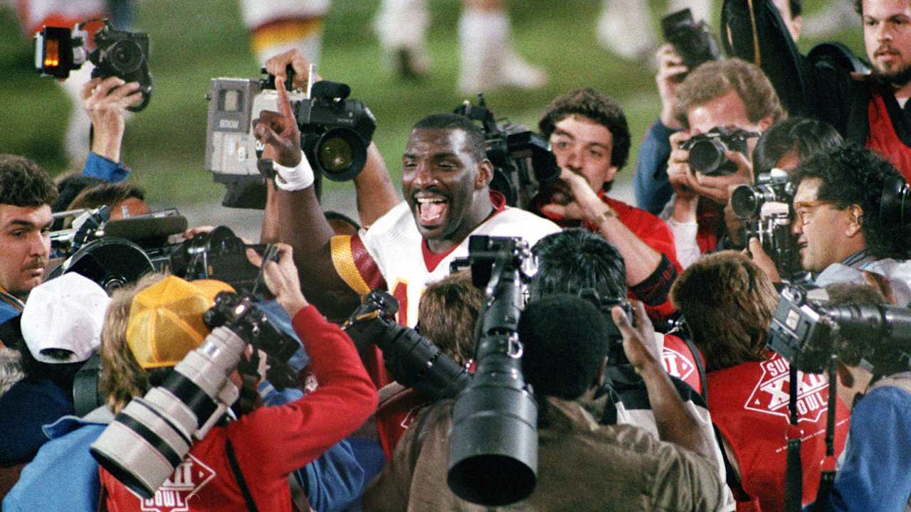 Commanders apresentam novos uniformes e capacetes da 'Era Super Bowl'