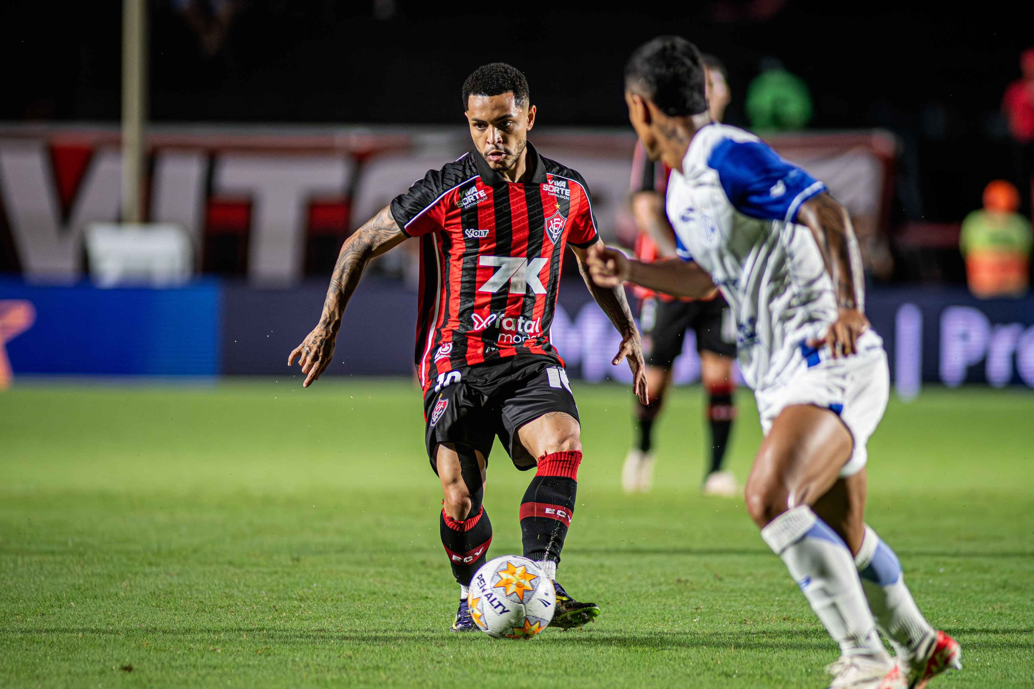 Vitória inicia temporada com derrota e erros que se repetem em campo