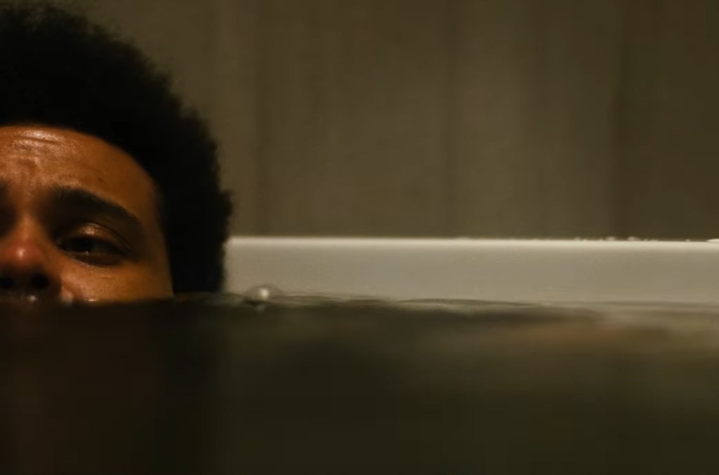 The Weeknd e Jenna Ortega estrelam clipe romântico de "Drive"; veja (Foto: Reprodução)