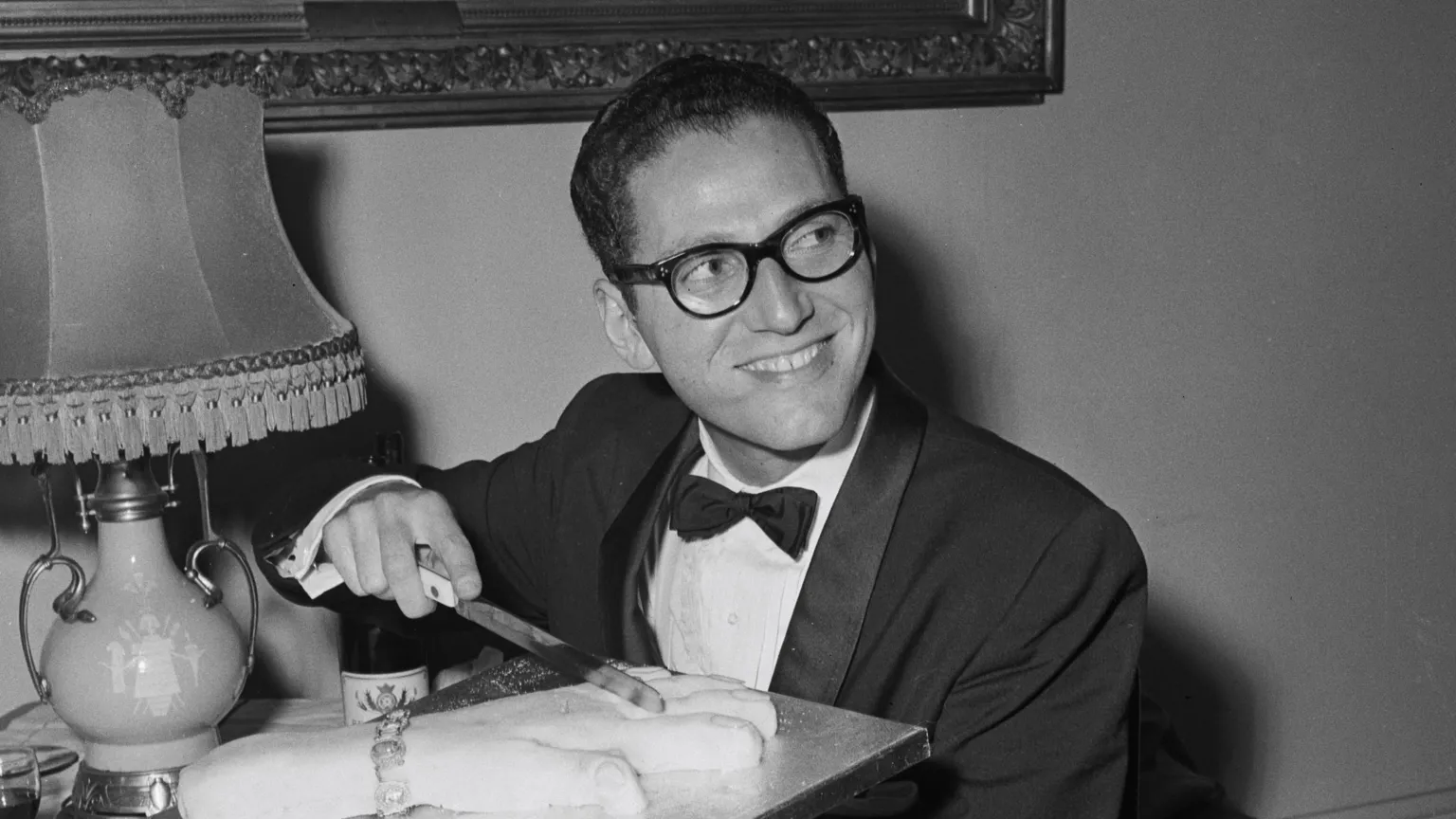Tom Lehrer, ícone da sátira musical, morre aos 97 anos nos Estados Unidos