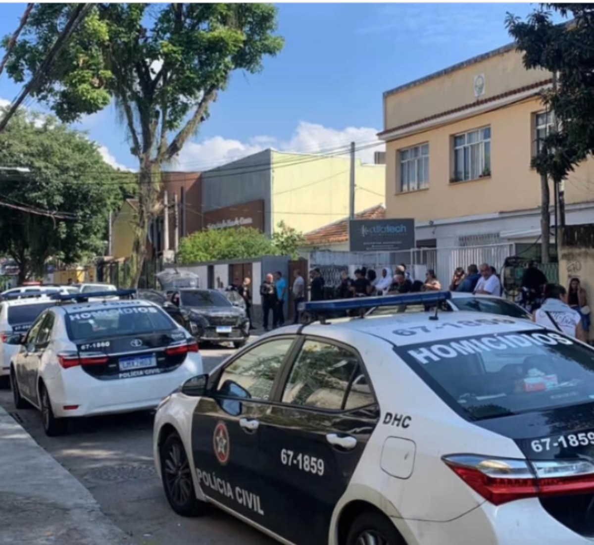 Três corpos são encontrados em veículo abandonado na Taquara