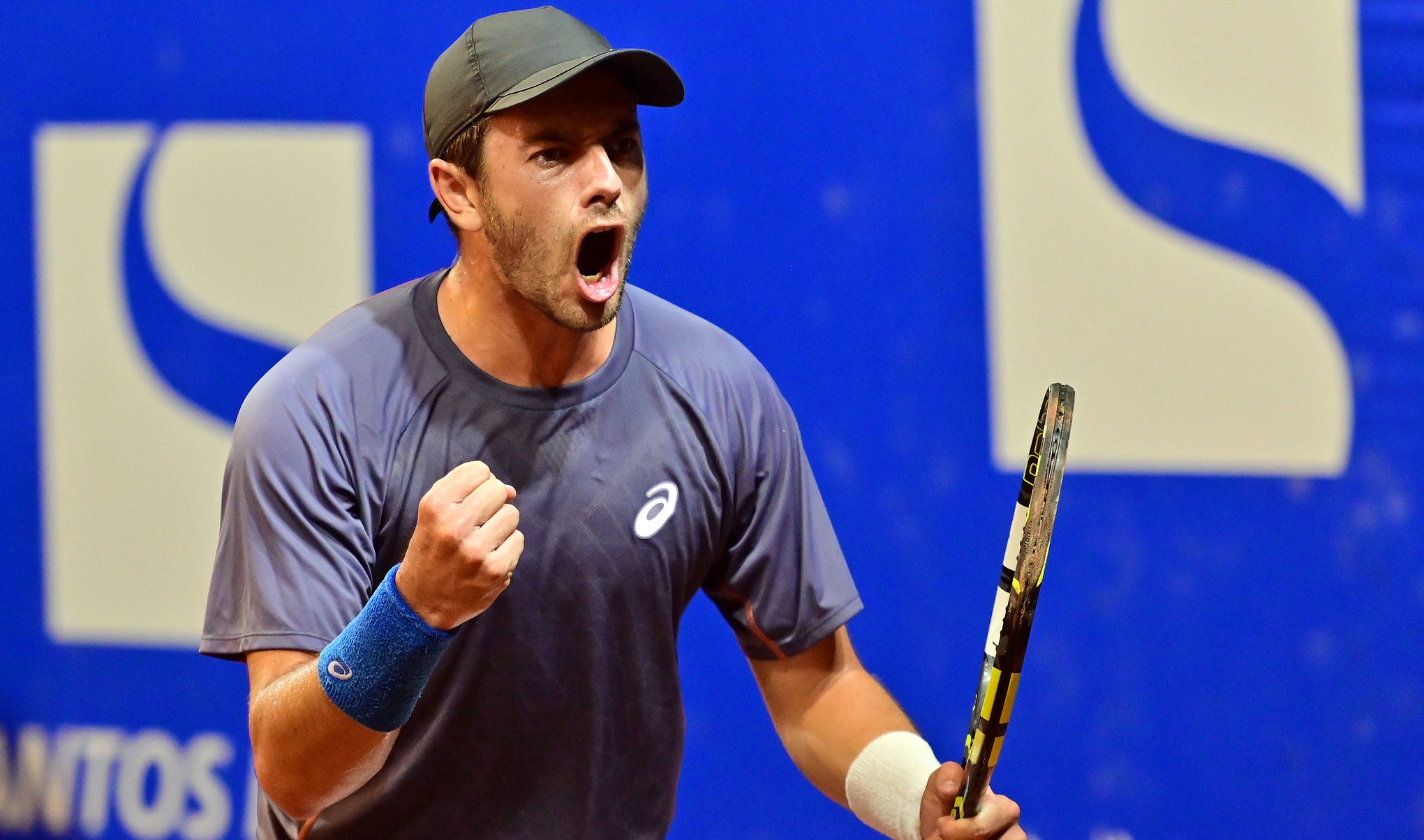 Matheus Pucinelli avança às quartas de final do challenger de Santos após vitória dura