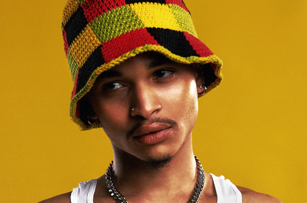 Destin Conrad fala à Billboard sobre seu álbum de estreia, 'Love on Digital', a representação negra e queer no R&B, a turnê com Kehlani e mais. (Foto: Reprodução)