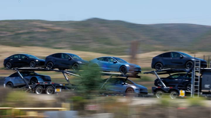 William Blair rebaixa Tesla após mudanças em projeto de gastos do GOP