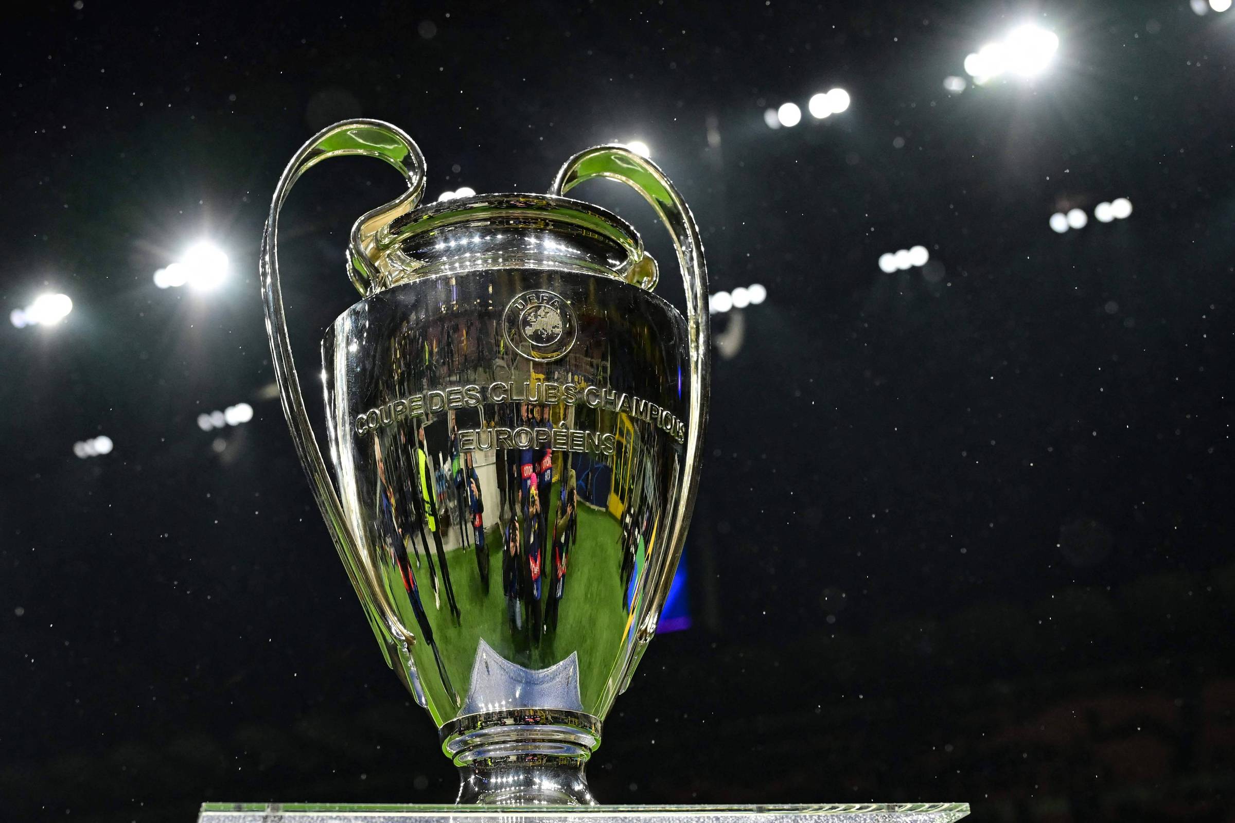 Inter e PSG buscam a glória europeia após mudanças em suas equipes