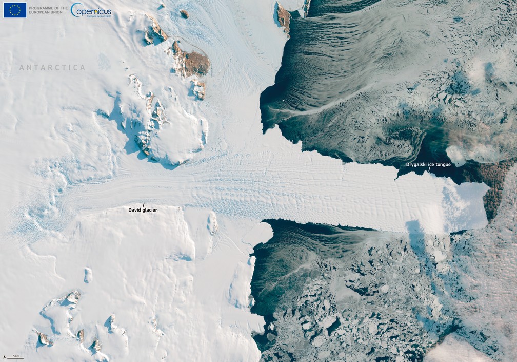Satélite europeu registra impressionante 'língua de gelo' de 90 km na Antártida
