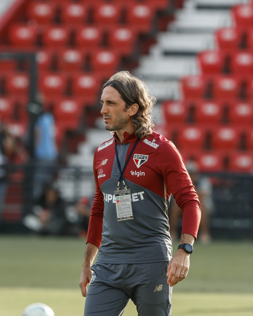 Zubeldía antes de Aliança Lima x São Paulo (Foto: Rubens Chiri/saopaulofc)