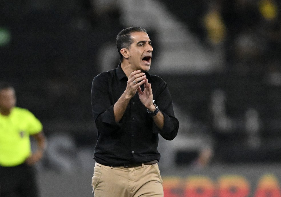Botafogo goleia Capital-DF e técnico pede seriedade para o jogo de volta na Copa do Brasil