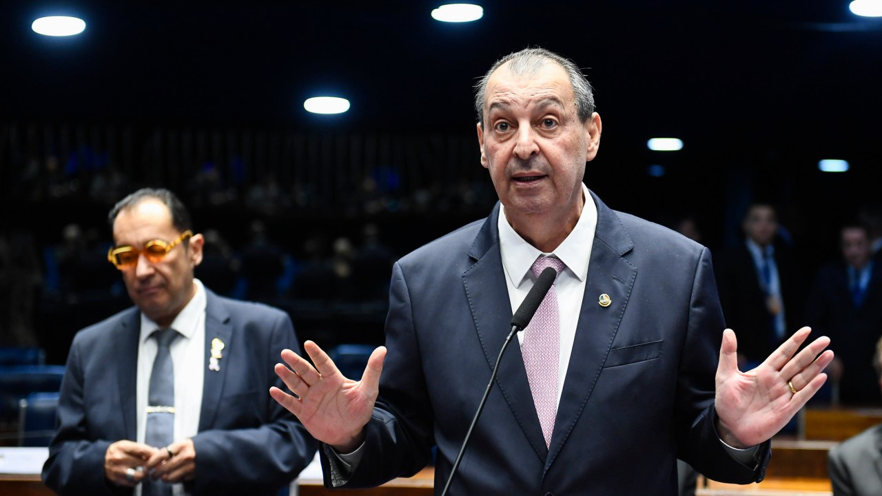 Aziz afirma que Lula e Bolsonaro não estão envolvidos em escândalo da CPMI do INSS