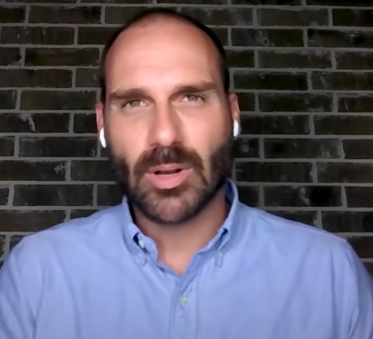 Eduardo Bolsonaro propõe anistia ampla em resposta a tarifas de Trump ao Brasil
