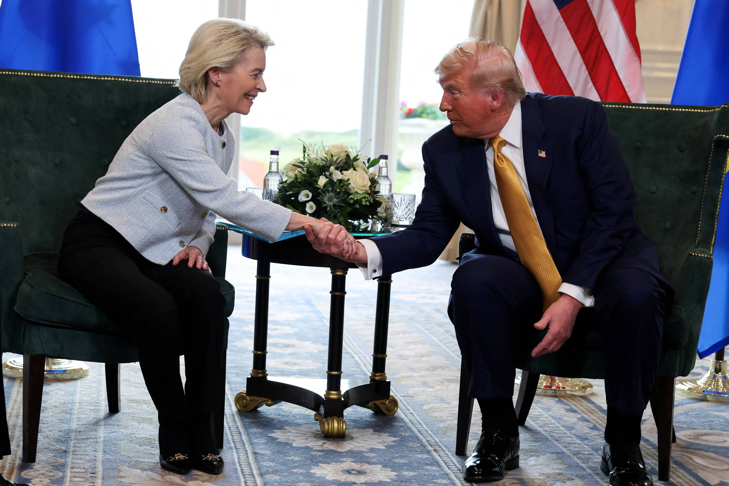 União Europeia cede a pressões tarifárias de Donald Trump em novo acordo comercial