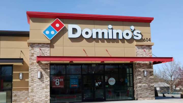 Domino's Pizza conquista clientes de baixa renda e busca aumentar participação no mercado