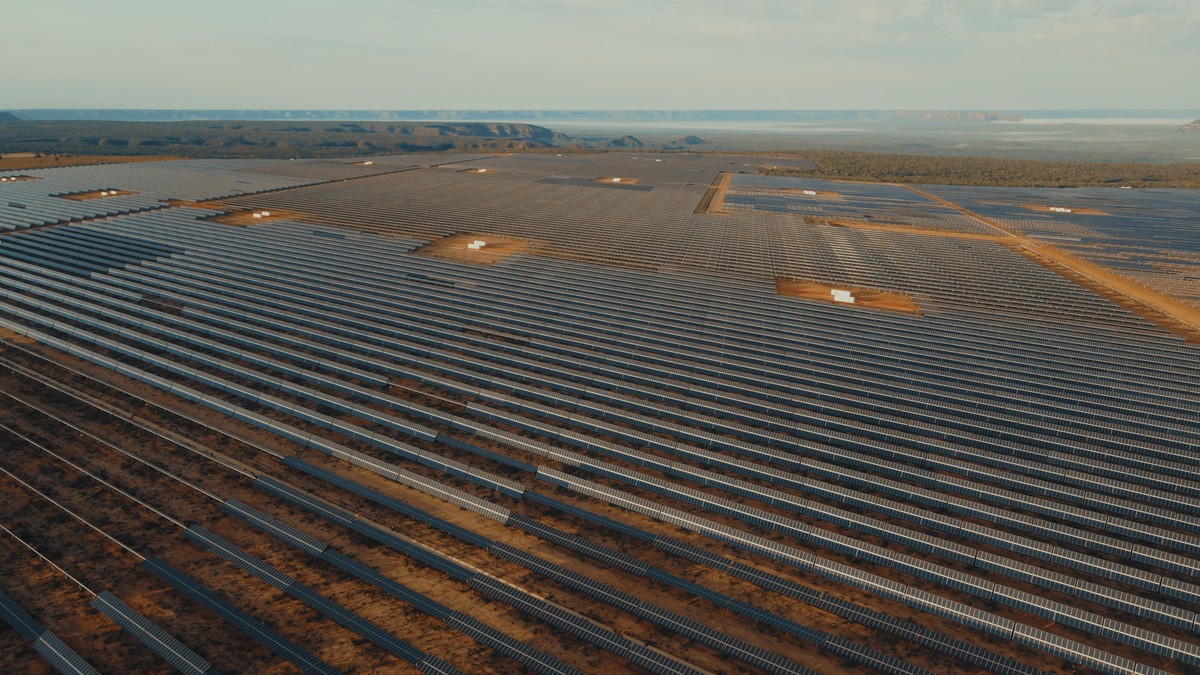 Energia solar impulsiona desenvolvimento no sertão e atrai bilhões em investimentos