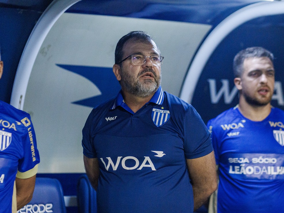 América-MG anuncia Enderson Moreira como novo treinador após demissão de William Batista