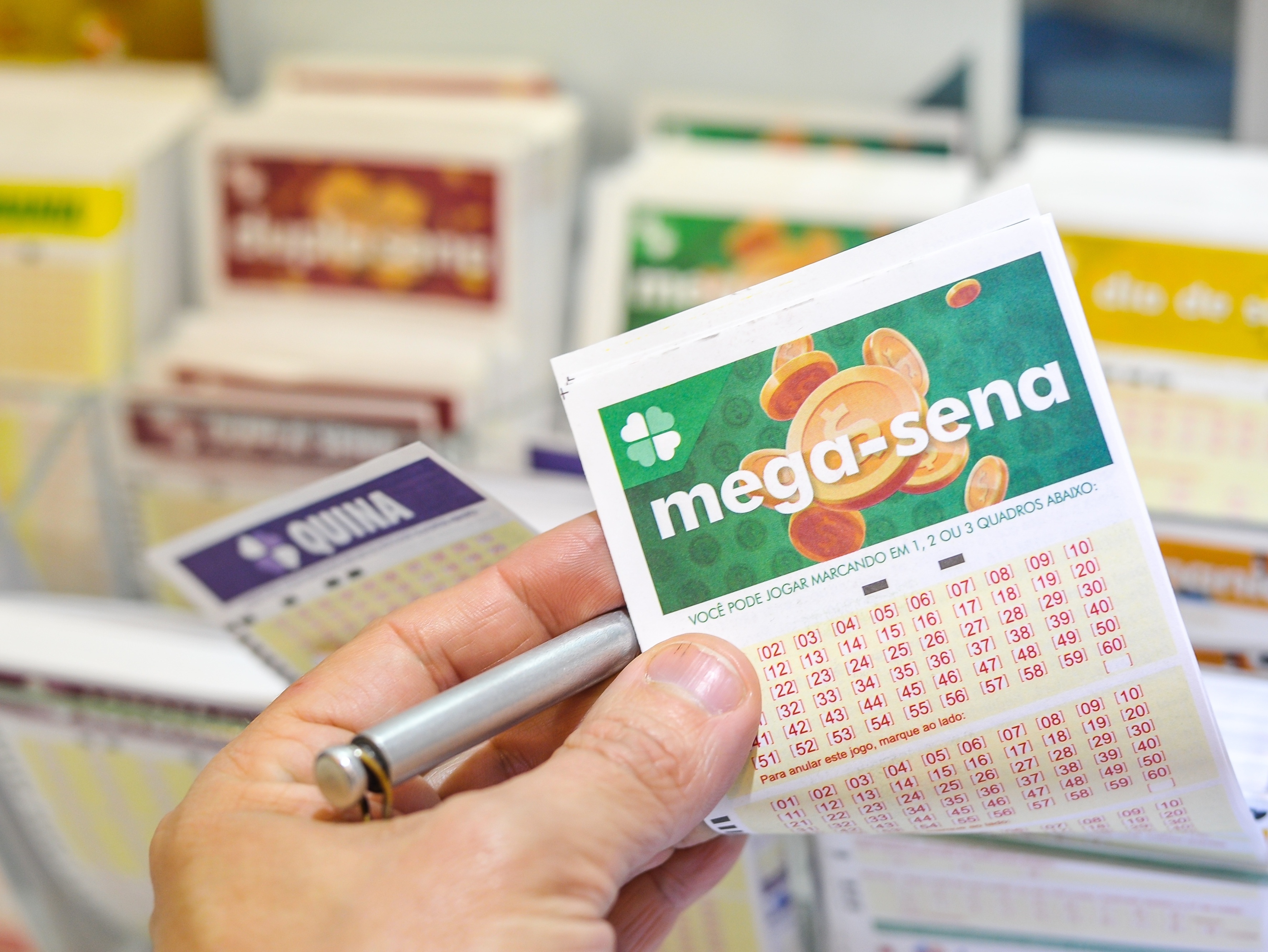 R$ 110 milhões na Mega-Sena: veja quanto rendem na poupança e no Tesouro