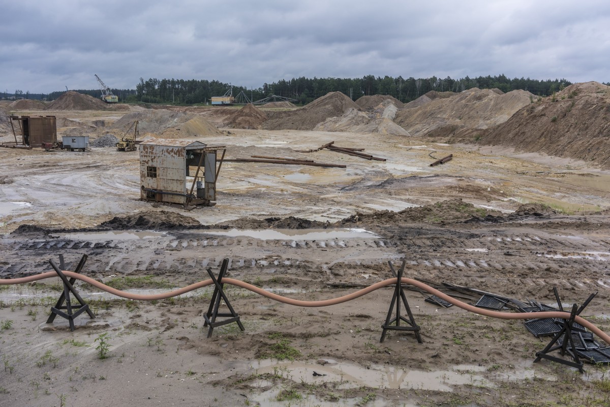 Ucrânia e Estados Unidos firmam memorando sobre acordo de minerais para reconstrução