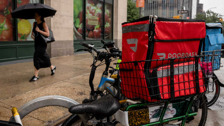 Operadores de opções preveem grande movimentação nas ações da DoorDash após resultados financeiros