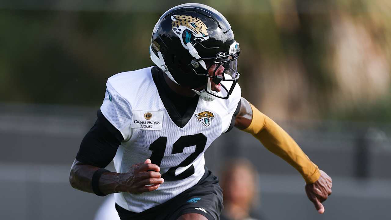 Travis Hunter aprimora desempenho em ataque e defesa durante treinamento dos Jaguars