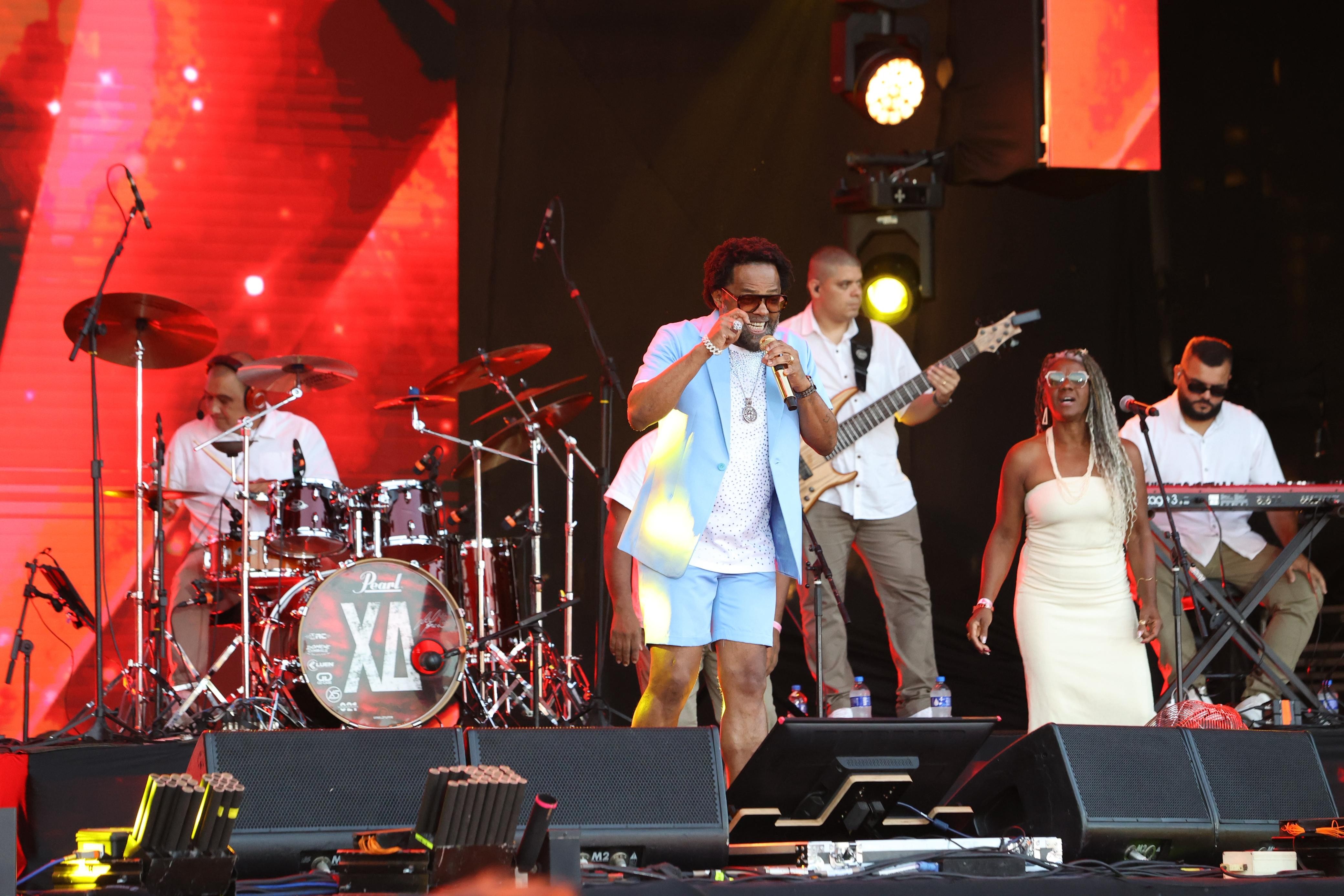Famosos marcam presença em festival de samba e pagode no Rio de Janeiro