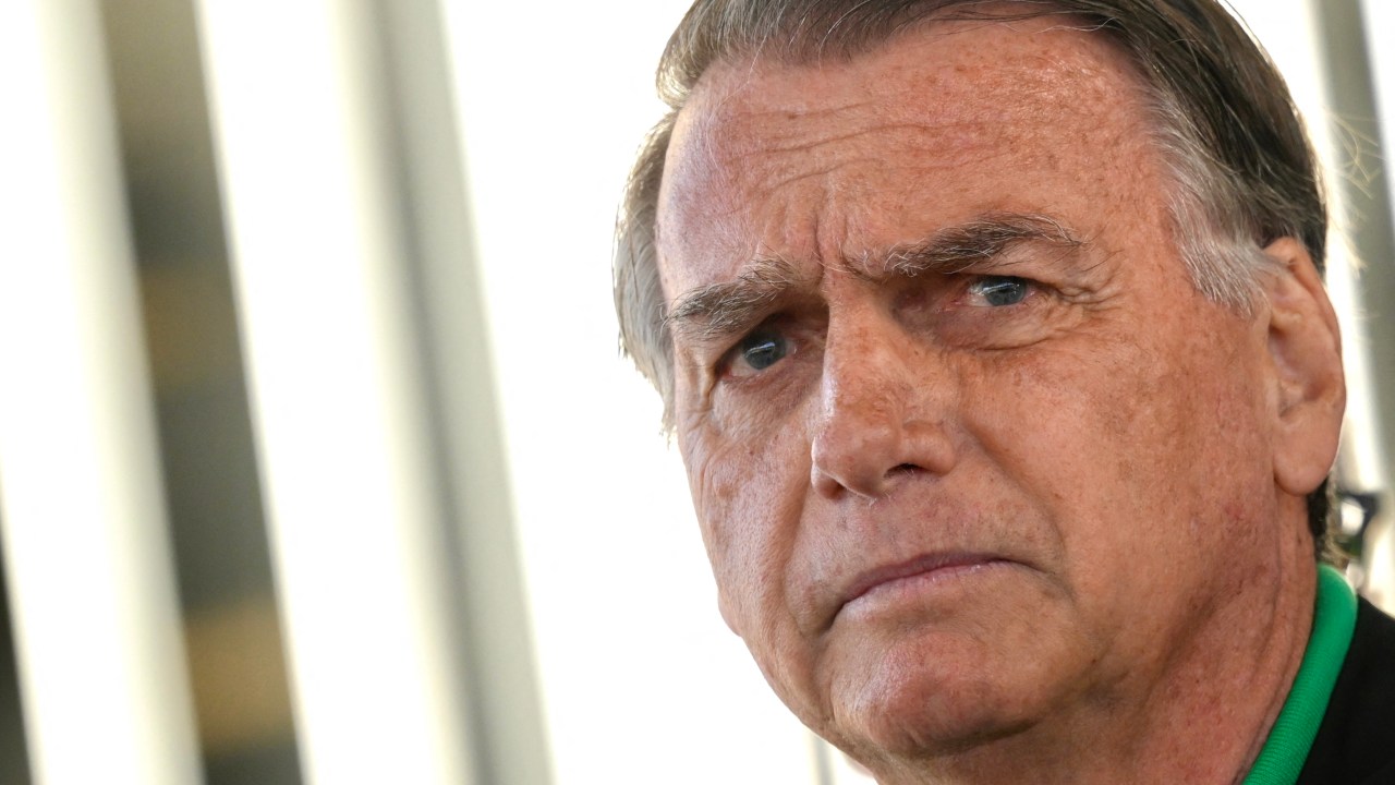 Bolsonaro pode ser preso se utilizar redes sociais de terceiros, alerta Moraes