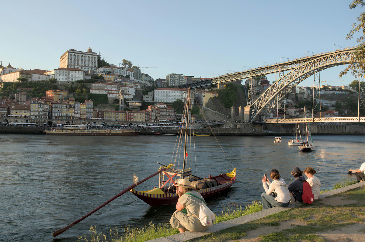 Porto impõe restrições à venda de bebidas alcoólicas durante a noite