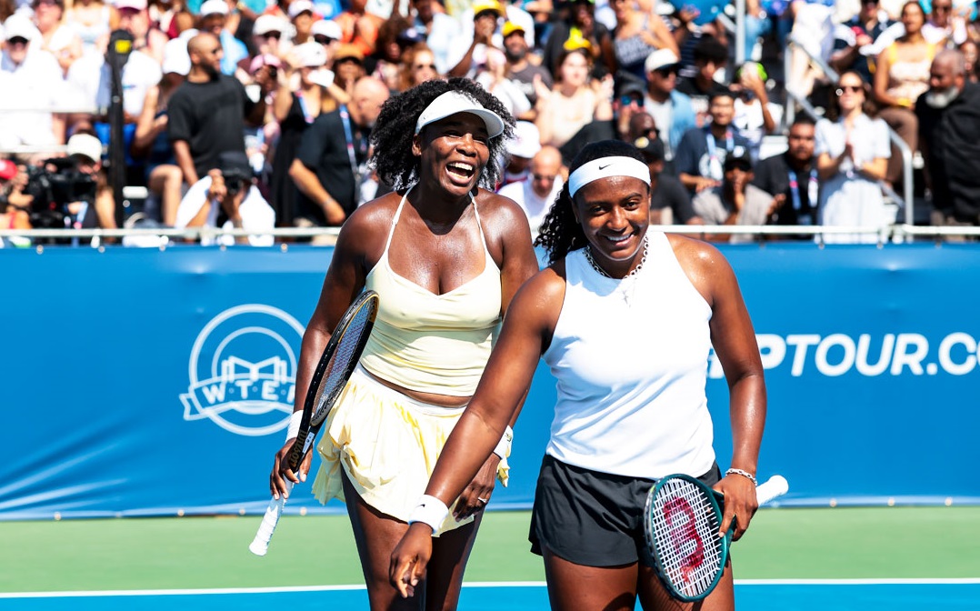 Venus Williams conquista vitória nas duplas e retorna ao circuito após hiato