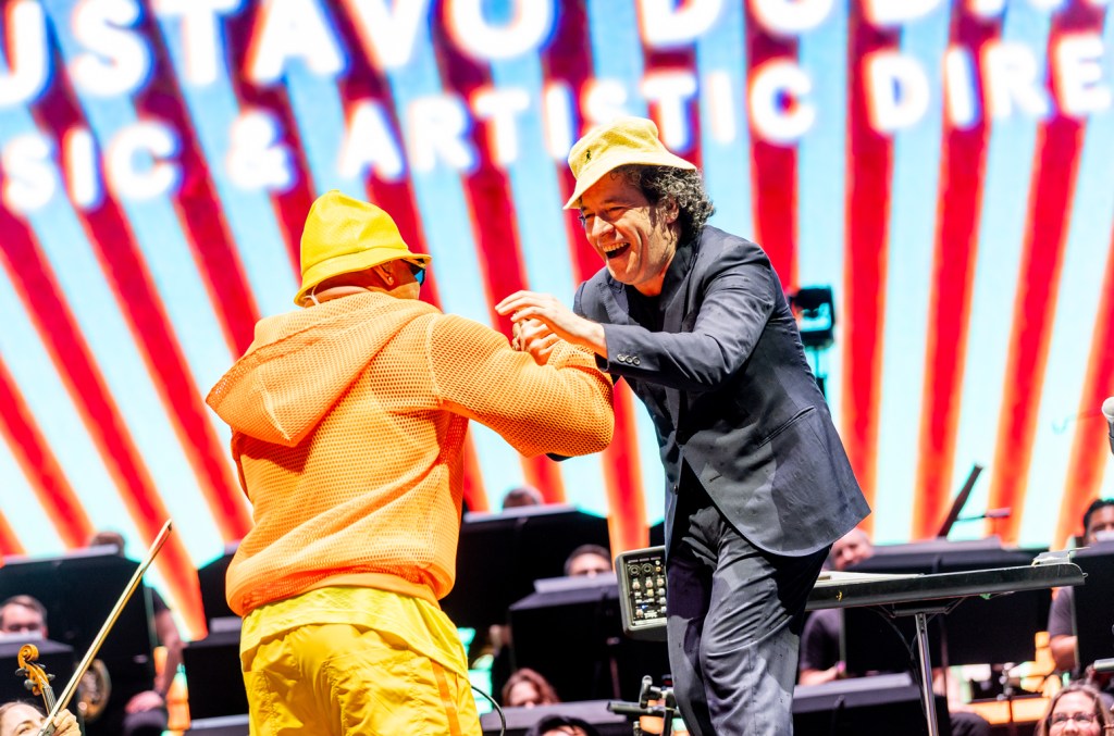 Aqui estão alguns dos melhores momentos dos artistas latinos no primeiro final de semana do Coachella, com Gustavo Dudamel, Rawayana, Ivan Cornejo e mais. (Foto: Daniel Cole/REUTERS)