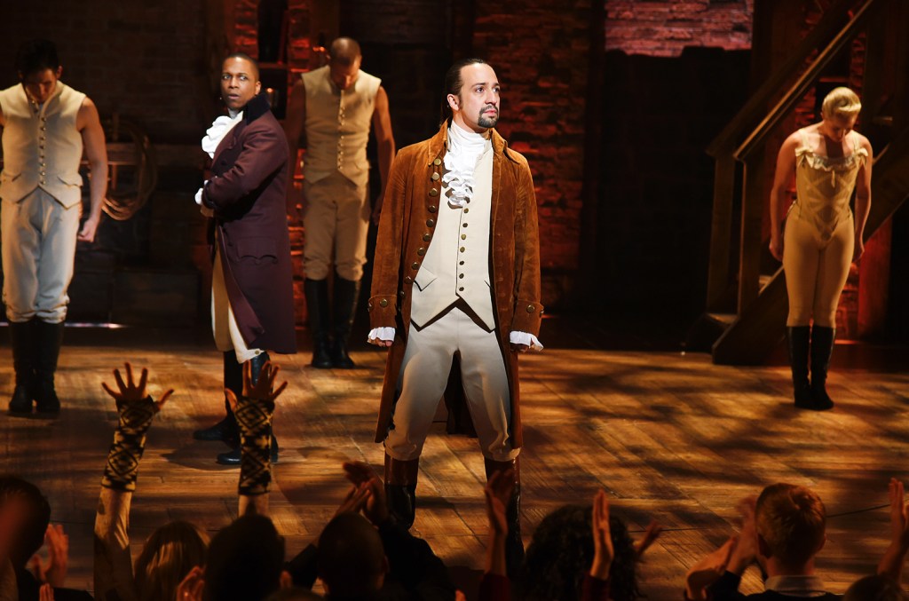 "Hamilton se torna o primeiro álbum de elenco a completar 500 semanas na Billboard 200"