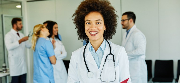 Agora Tem Especialistas disponibiliza 635 vagas para médicos no SUS em todo o país