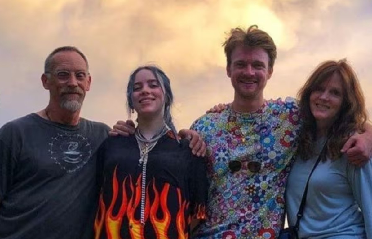 Pais de Billie Eilish têm carreiras notáveis em 'Homem de Ferro' e 'Friends'