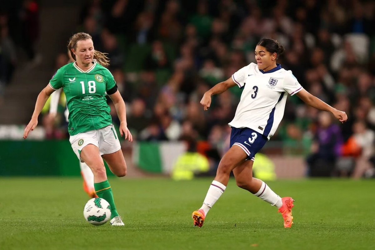 Inglaterra denuncia racismo contra jogadora Jess Carter na Eurocopa