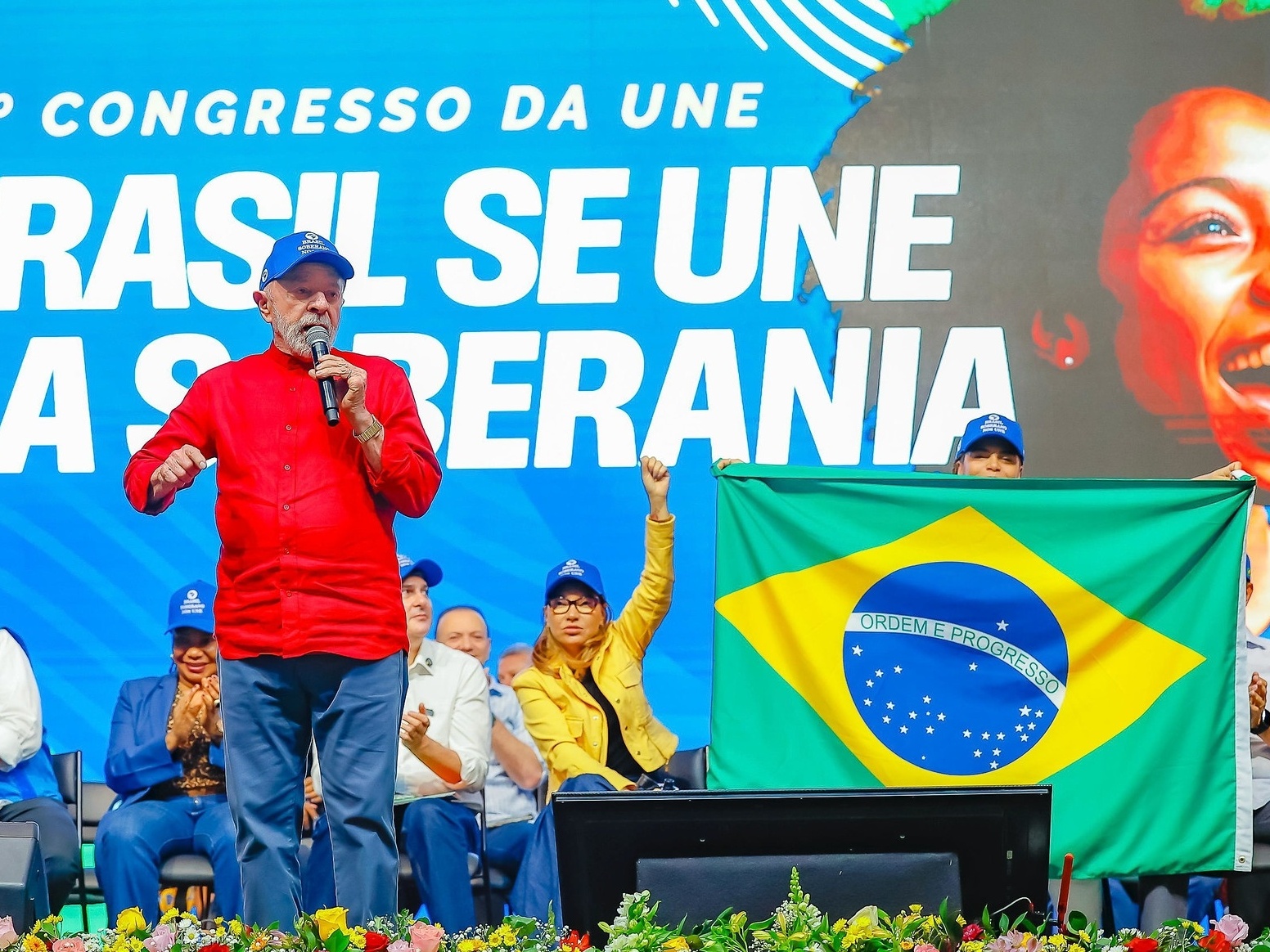 Lula utiliza símbolos patrióticos para se distanciar da era bolsonarista