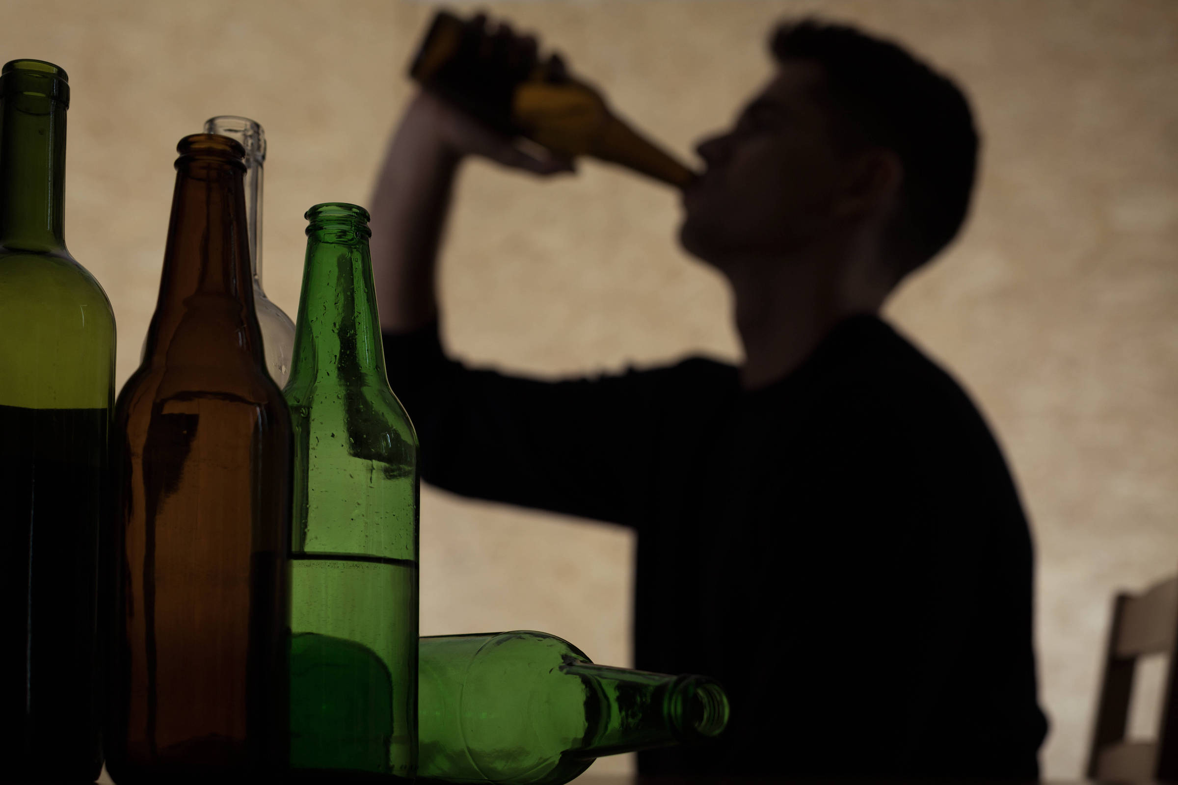 Consumo abusivo de álcool cresce entre jovens no Brasil, apontam pesquisas (Foto: Adobe Stock)
