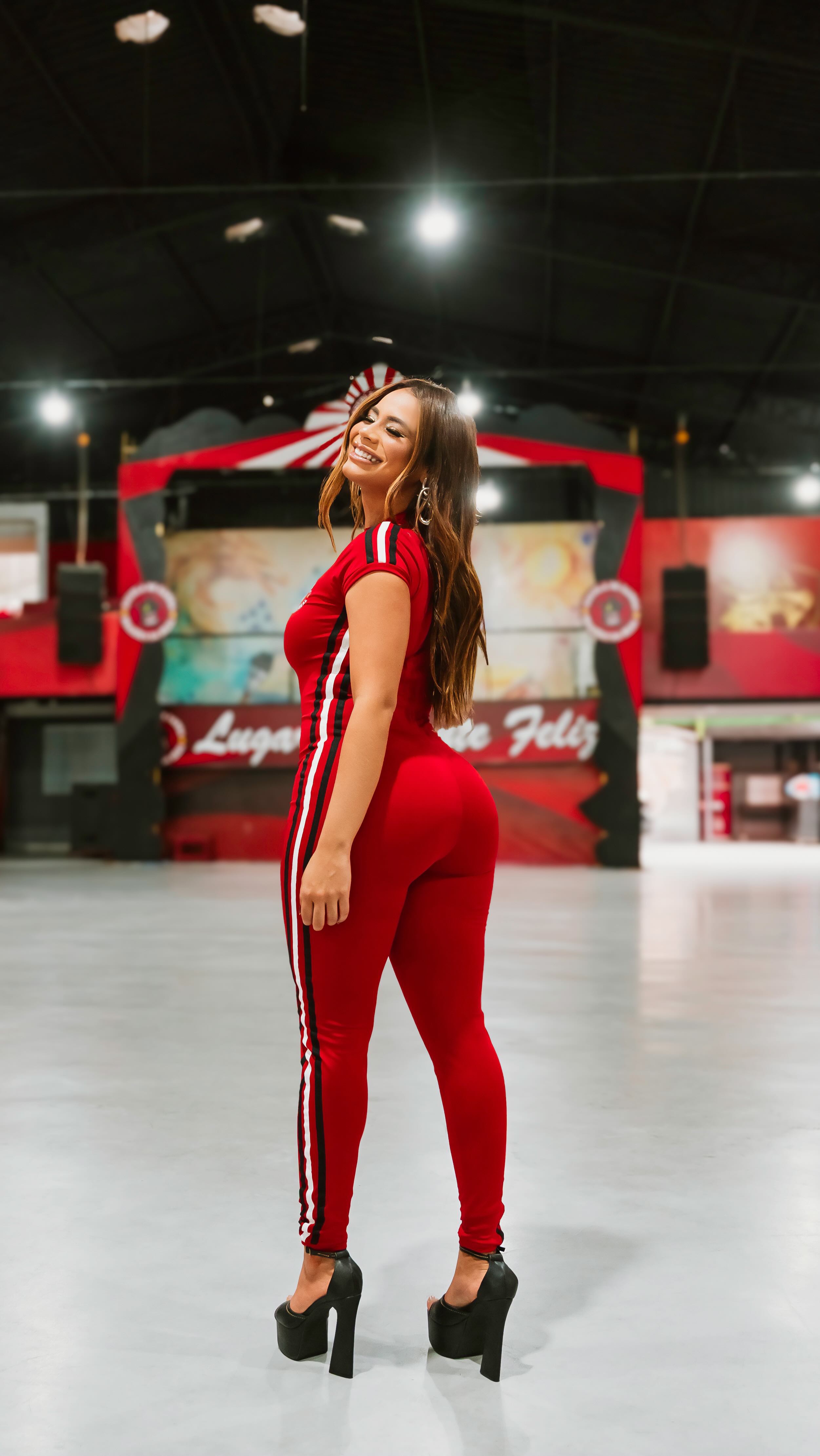 Lexa é confirmada como madrinha de bateria da Dragões da Real no Carnaval 2026