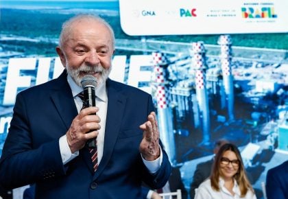 Lula se destaca em pesquisas e lidera cenários eleitorais para 2026