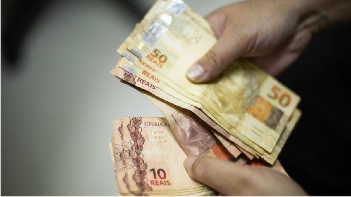 1,8 milhão de pessoas já contrataram a nova linha de crédito (Foto: Arquivo)  
Pesquisar taxas antes de tomar empréstimo consignado é essencial, apontam especialistas (Foto: Marcello Casal Jr/Agência Brasil)
