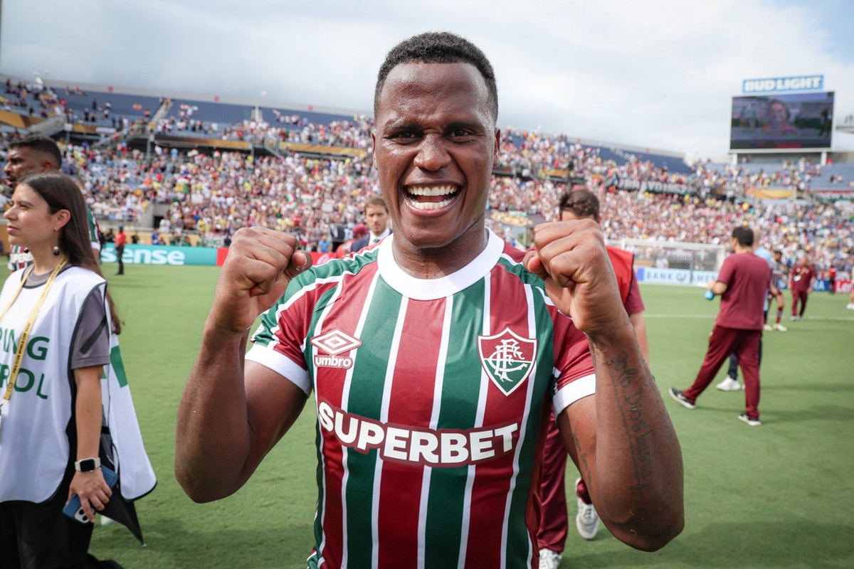Arias manifesta desejo de jogar na Inglaterra e Fluminense aguarda proposta do Wolves