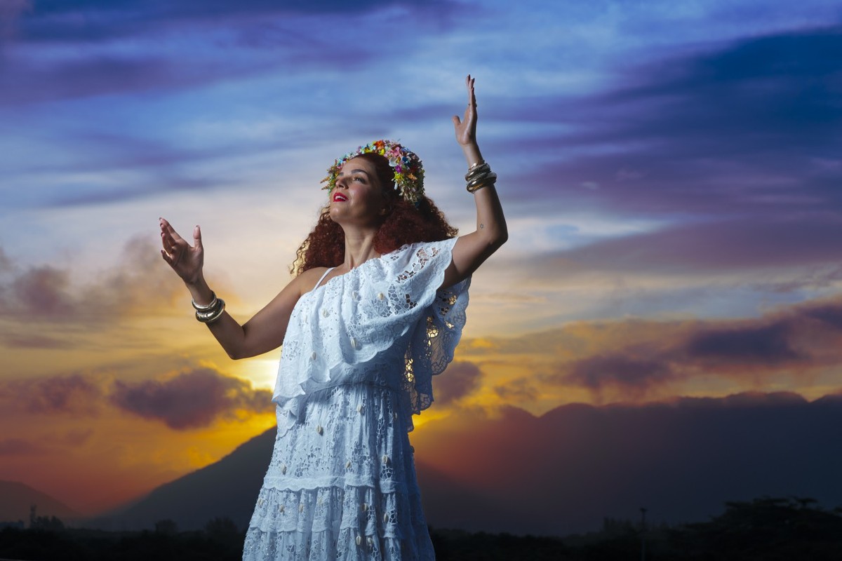 Emanuelle Araújo brilha em musical que celebra a vida de Clara Nunes