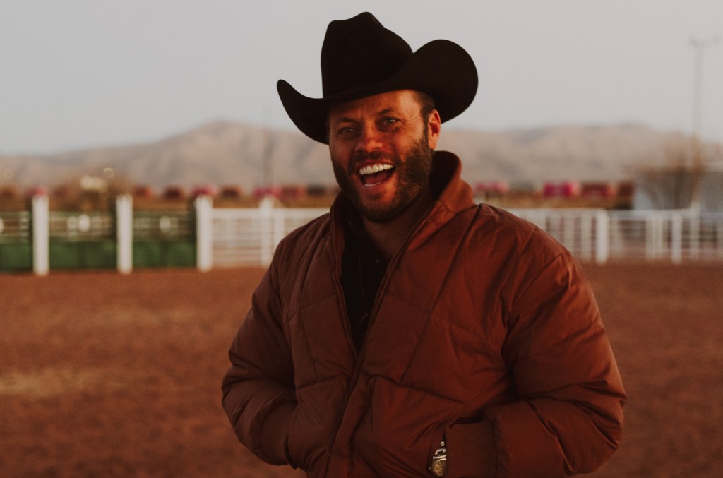 Charley Crockett anuncia lançamento de seu segundo álbum do ano em breve