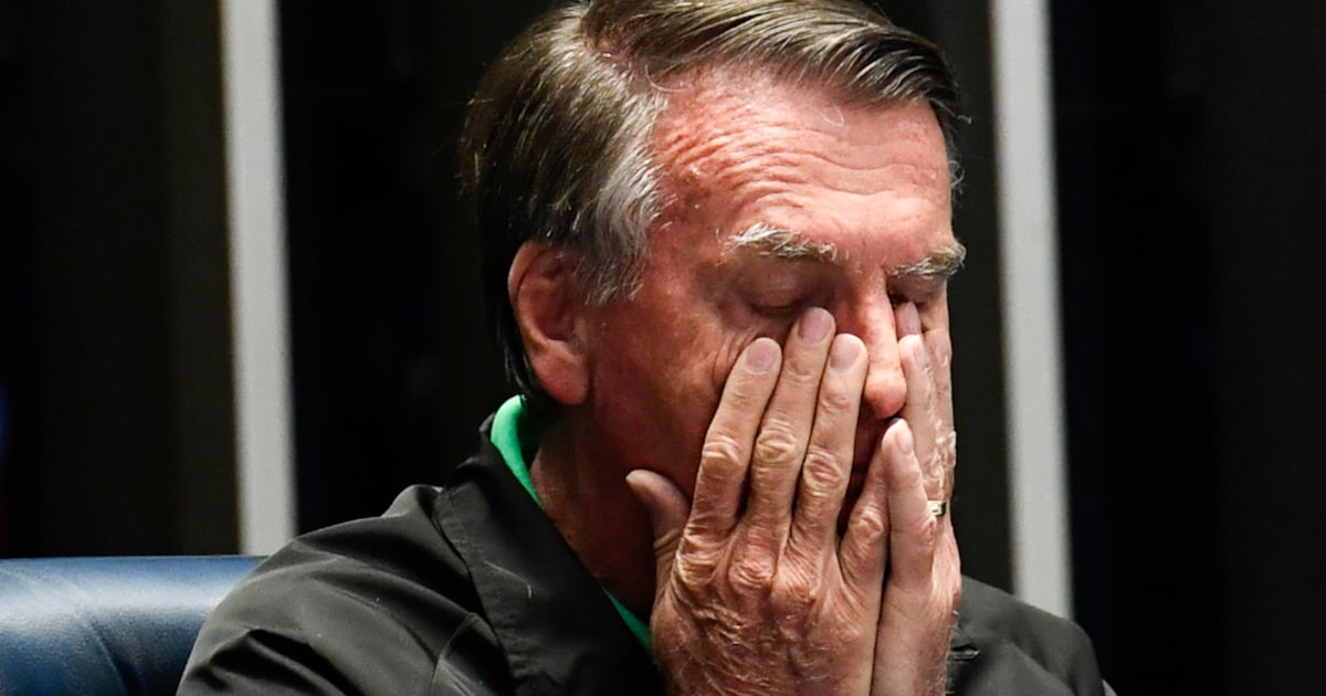 Bolsonaro se emociona em homenagem a pastor e pede orações no Senado