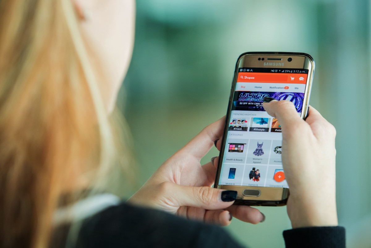 Compras são influenciadas por diferentes fatores de acordo com a idade do consumidor (Foto: Bloomberg)