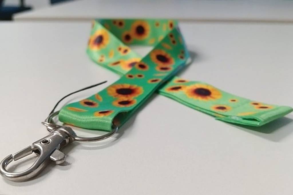 Cordão de girassol é o símbolo de identificação das pessoas com deficiências ocultas. (Foto: Roberto Suguino/Agência Senado)