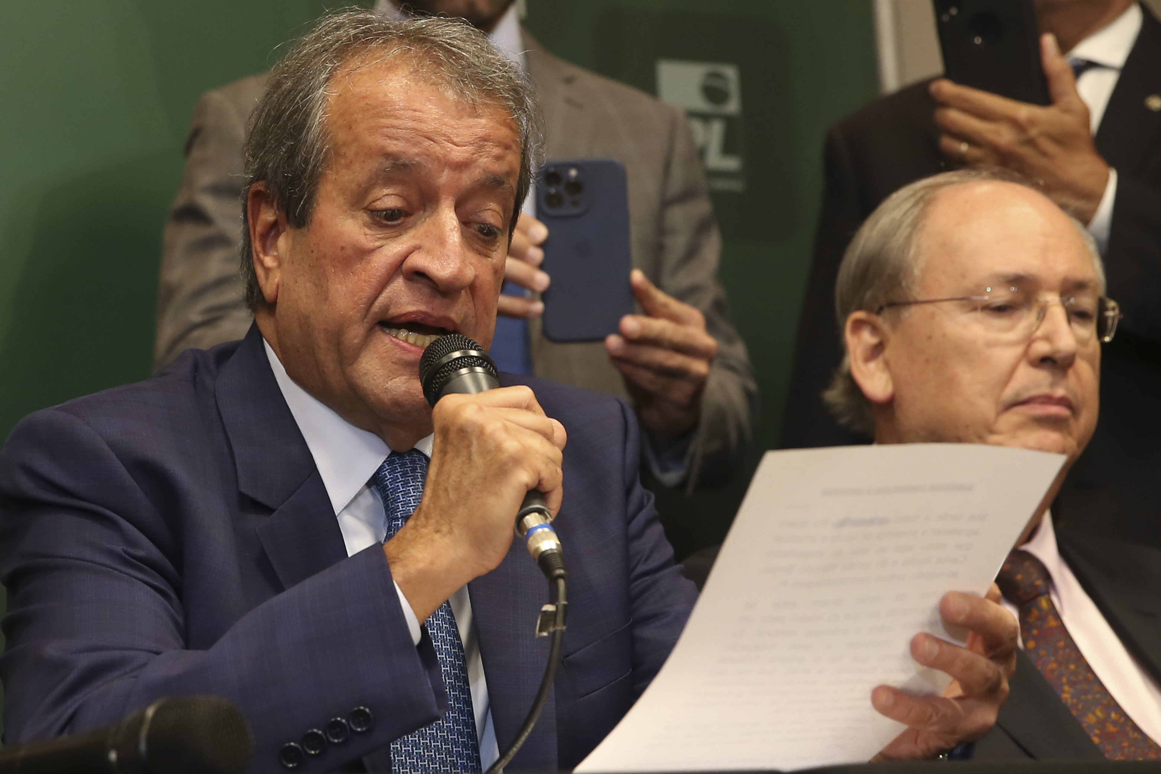 Partido de Bolsonaro critica operação da PF e defende colaboração do ex-presidente