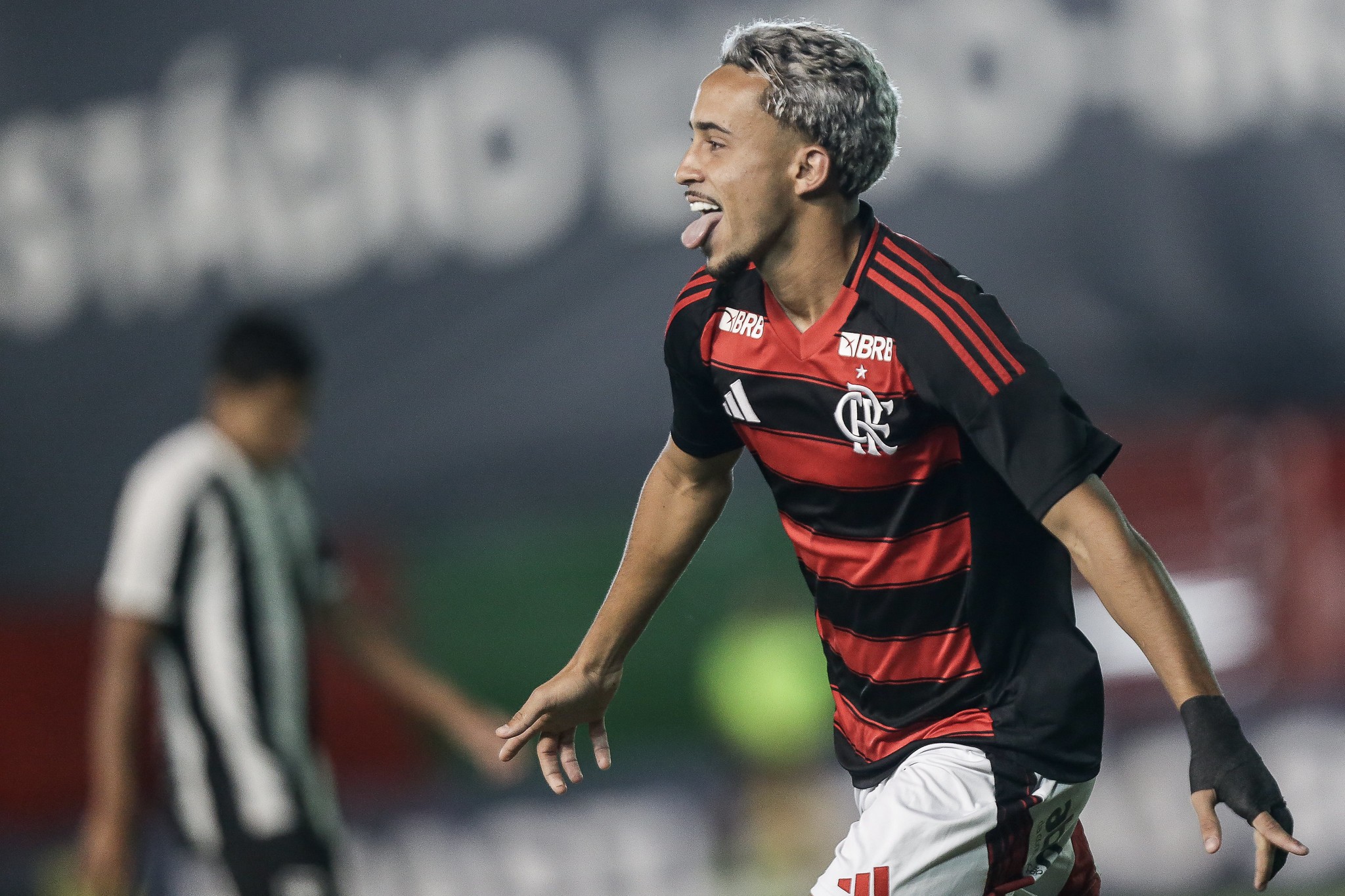 Cruzeiro avança nas negociações para contratar Matheus Gonçalves, do Flamengo