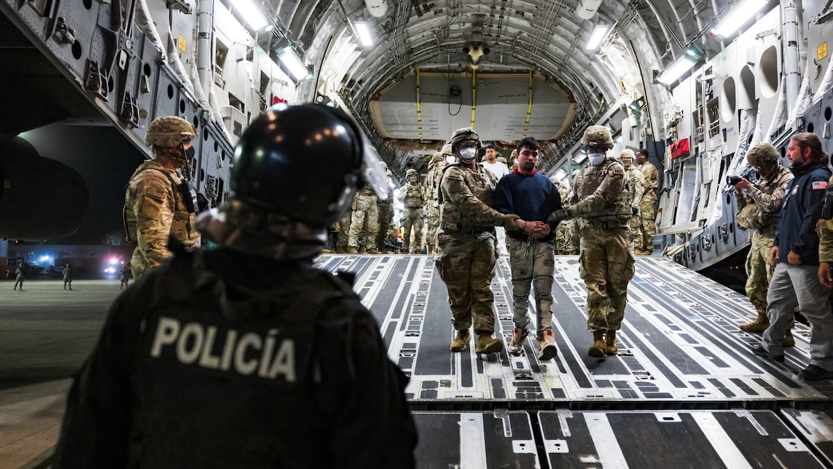 El Salvador afirma que EUA têm responsabilidade legal sobre migrantes deportados