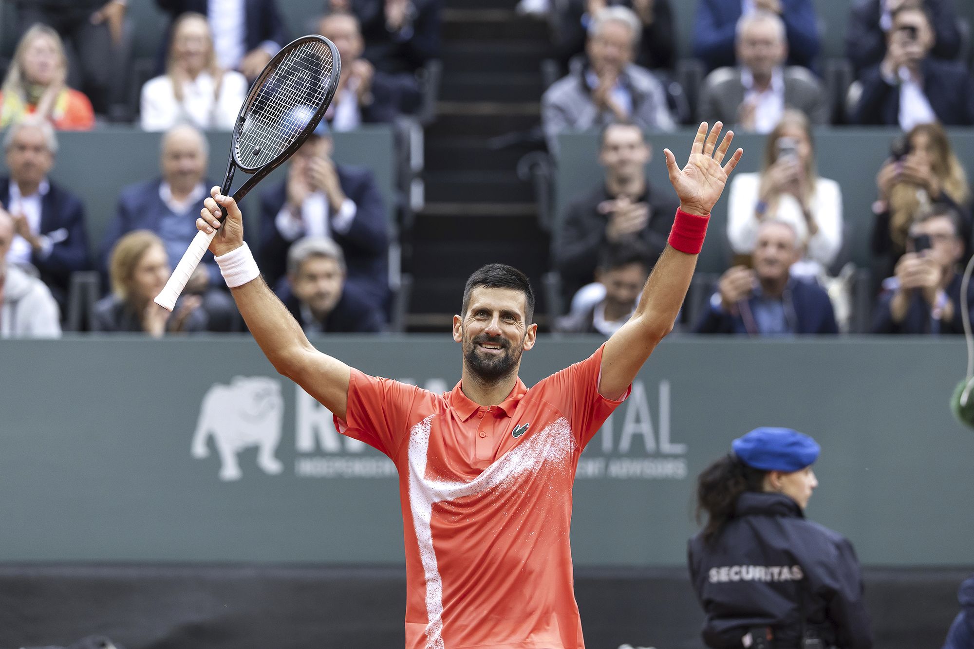 Djokovic avança às quartas de final do Aberto de Genebra após vitória no saibro