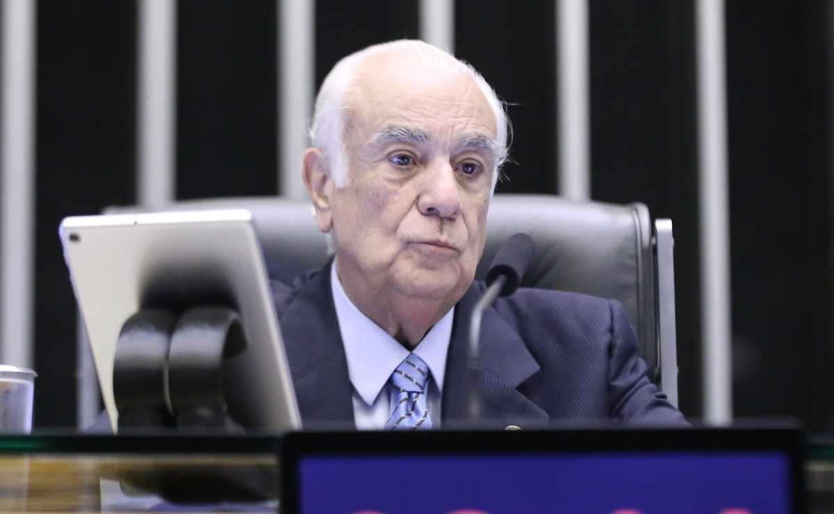 PL perde força na Câmara antes da expulsão de deputado polêmico